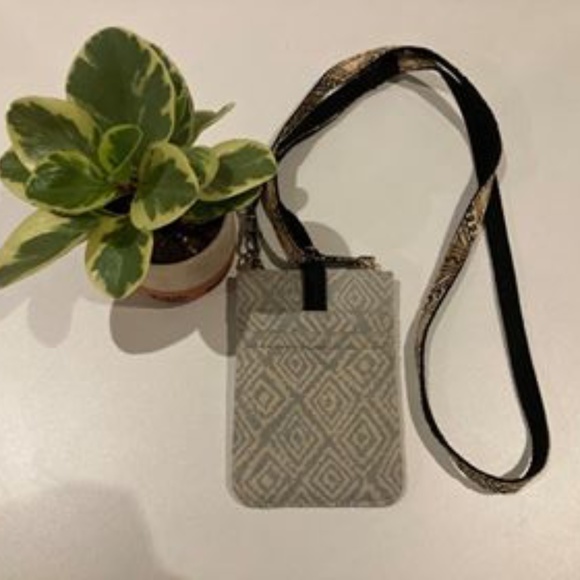 VOLCOM CROSS BODY PHONE AND CARD CASE - Picture 3 of 3